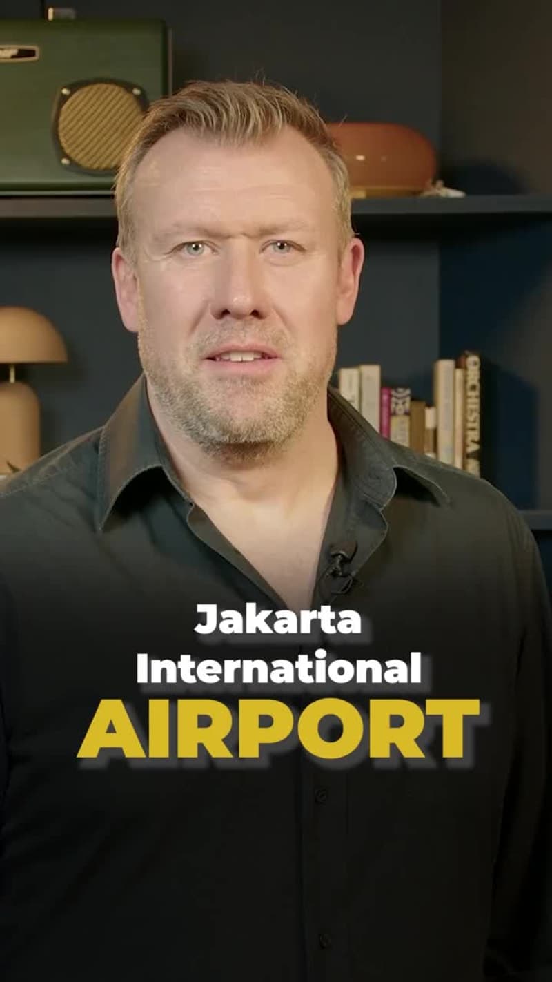 Impressive Airport Screens: Advertising or Information?