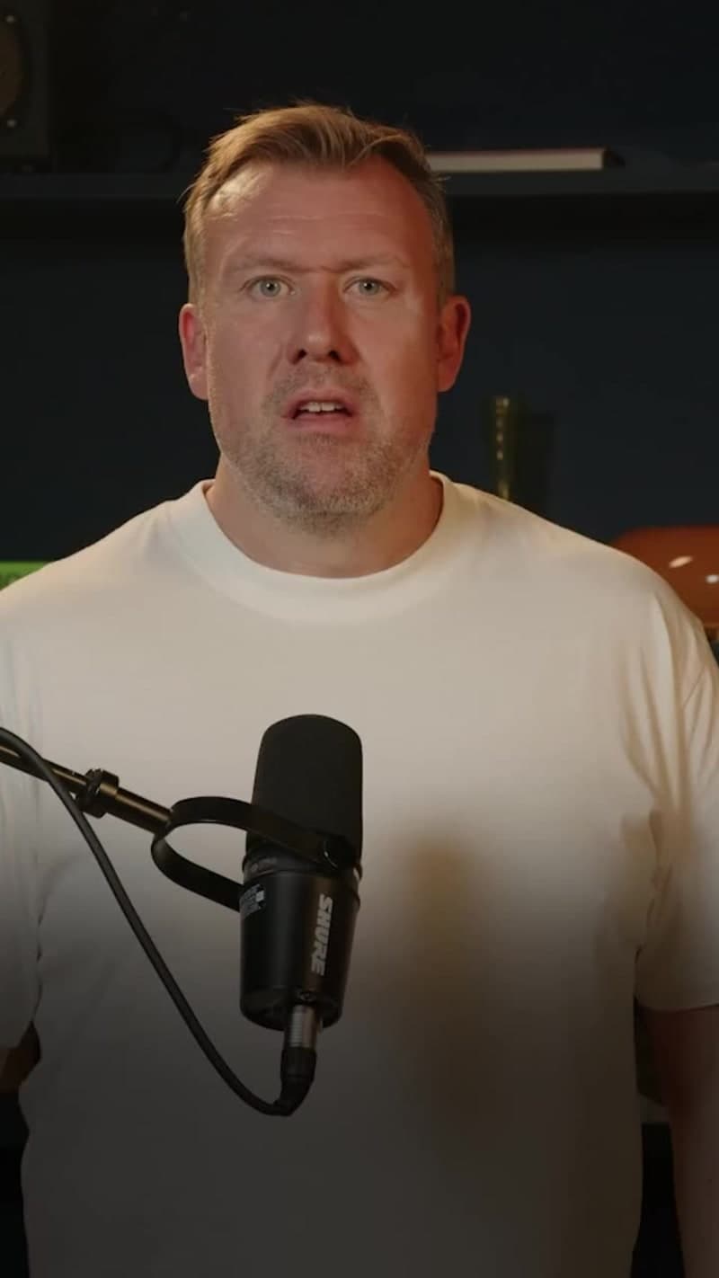 Connecting AI with the Physical World through Digital Signage